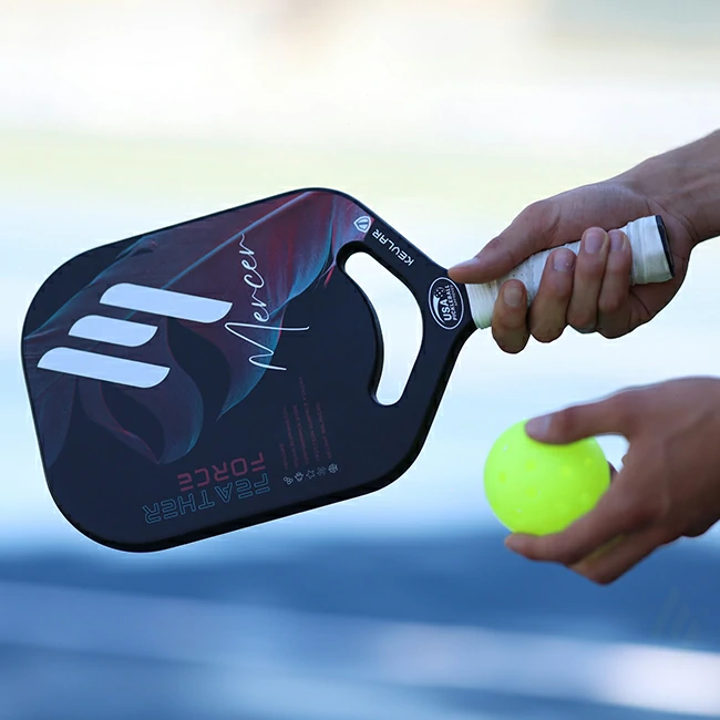 Handling Carbon Fiber Pickleball Paddles